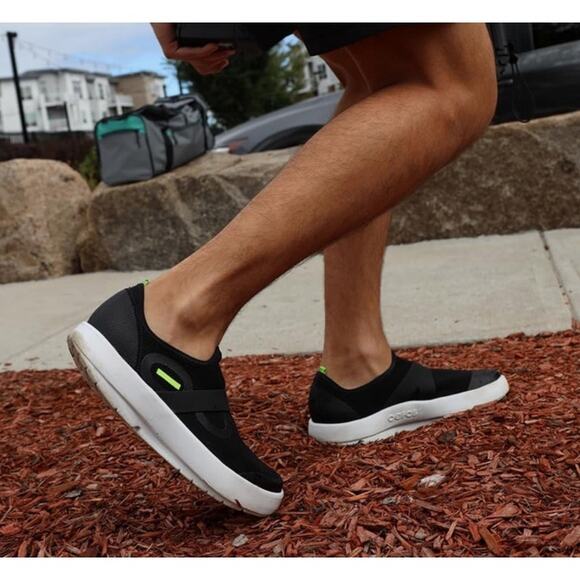 Oofos Black Mesh Low Lightweight Recovery Pull On Sneakers Men's Size 8 - Picture 2 of 8